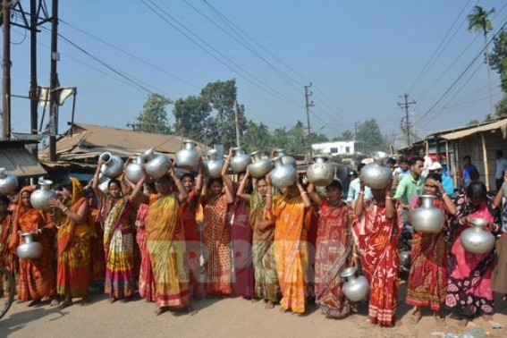 Locals blocked road protesting water crisis 